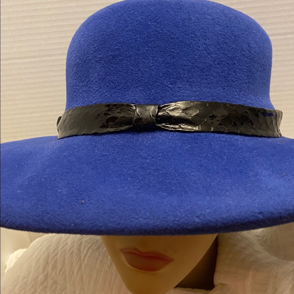 Elegant Blue Wide-Brim Hat with Black Textured Band - Picture 5 of 5